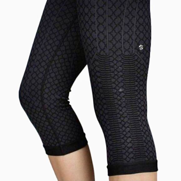 Lululemon The Flow Crop II Arabesque Print Size 4 - Picture 4 of 9